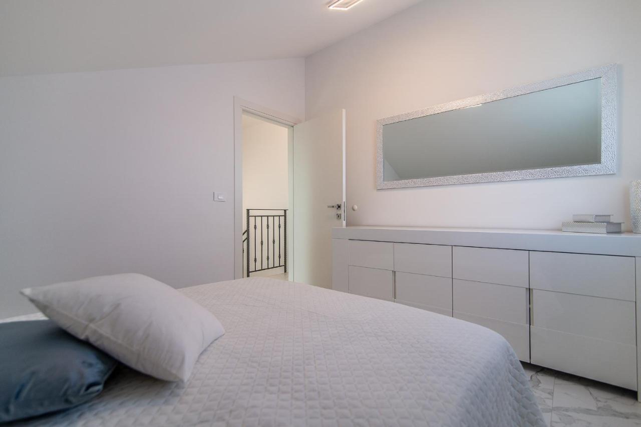Luxury Apartment Queens Dramalj Exterior photo
